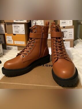 Women’s Size 7 Tan/Brown Boots with Lug Sole NIB Zipper/ Lace-Up